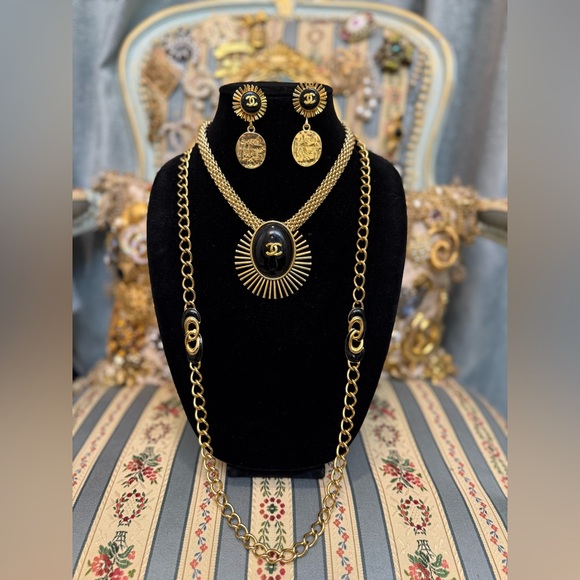 Vintage Gold Tone Black Glass Jewelry Set - Picture 1 of 8